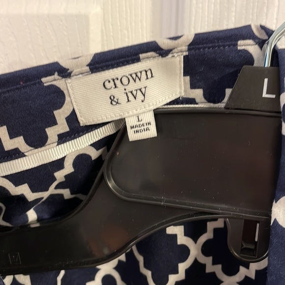 Size large crown and ivy button front short. Great condition. - Picture 3 of 4